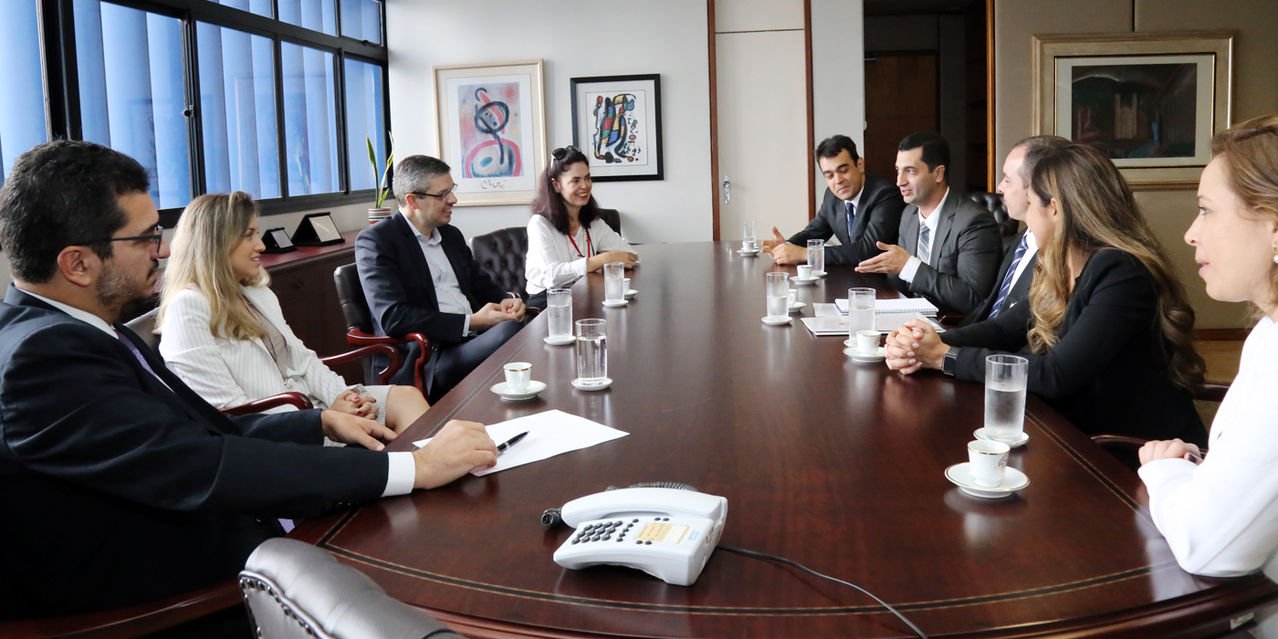 Os visitantes foram recebidos no gabinete da Presidência (Foto: Thiago Rios)
